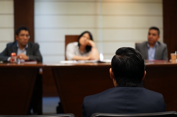 A Chicago medical malpractice lawyer in the courtroom advocating for a medical malpractice victim.